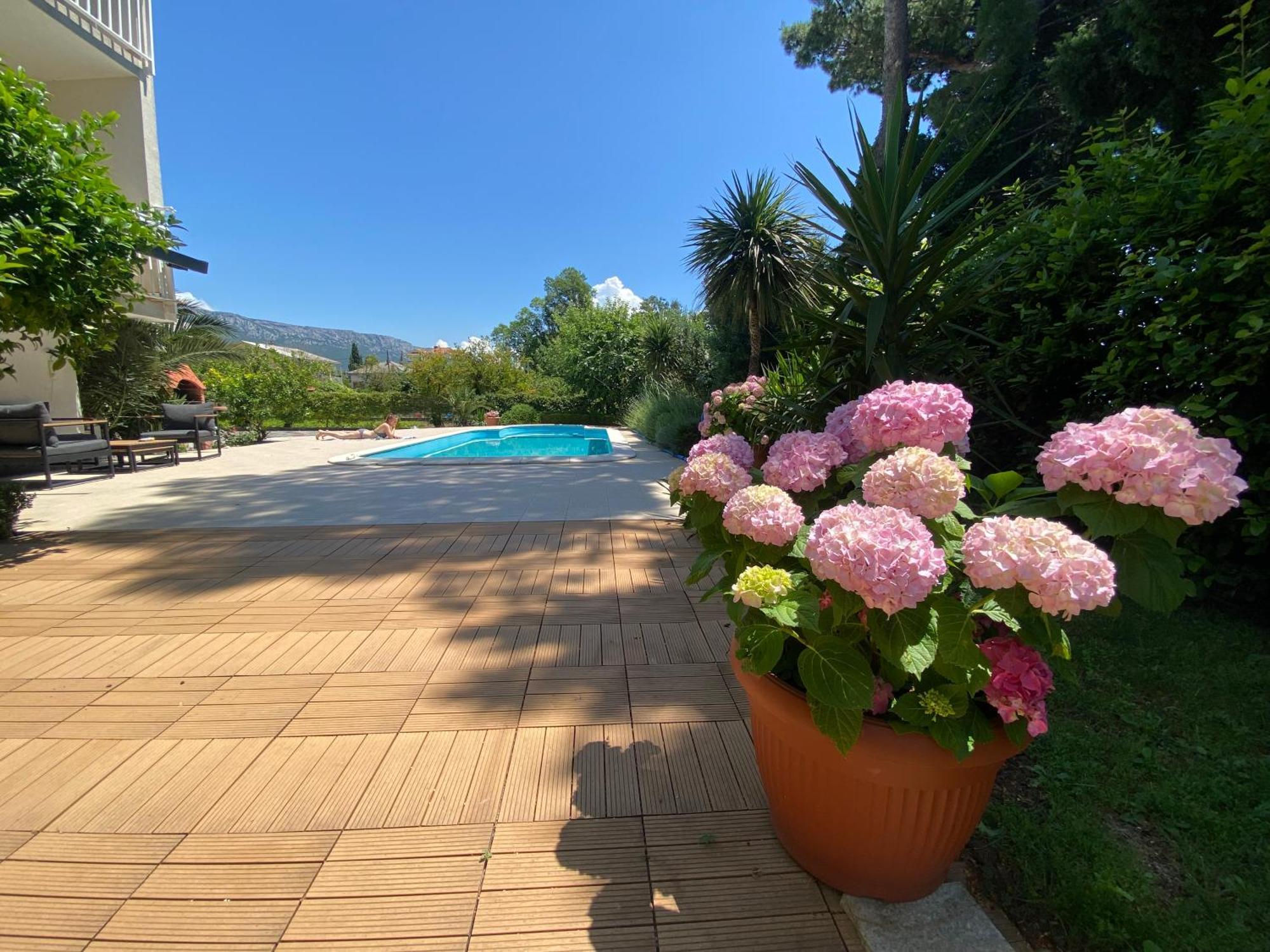 Villa Flora Каштела Экстерьер фото